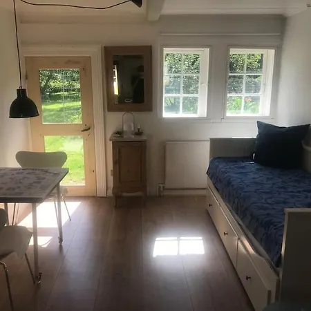 Idyllisk Baghus I Det Gamle Troense